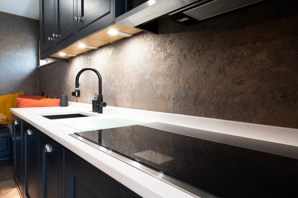 Kitchen - transitional kitchen idea in Kent