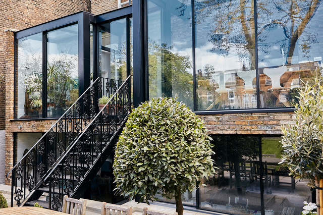 Gauden Road contemporary-uteplats