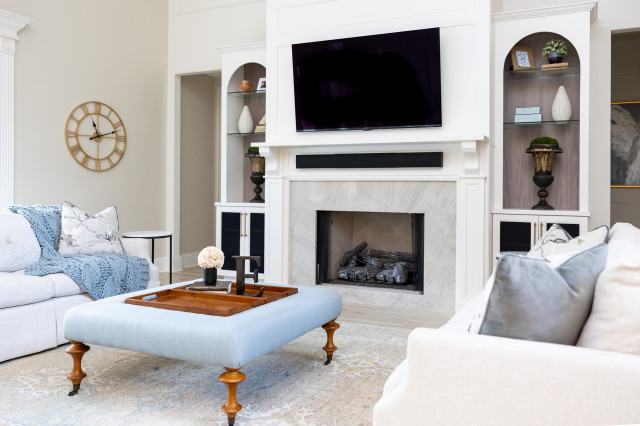 Elegant Transitional nyklassisk-vardagsrum