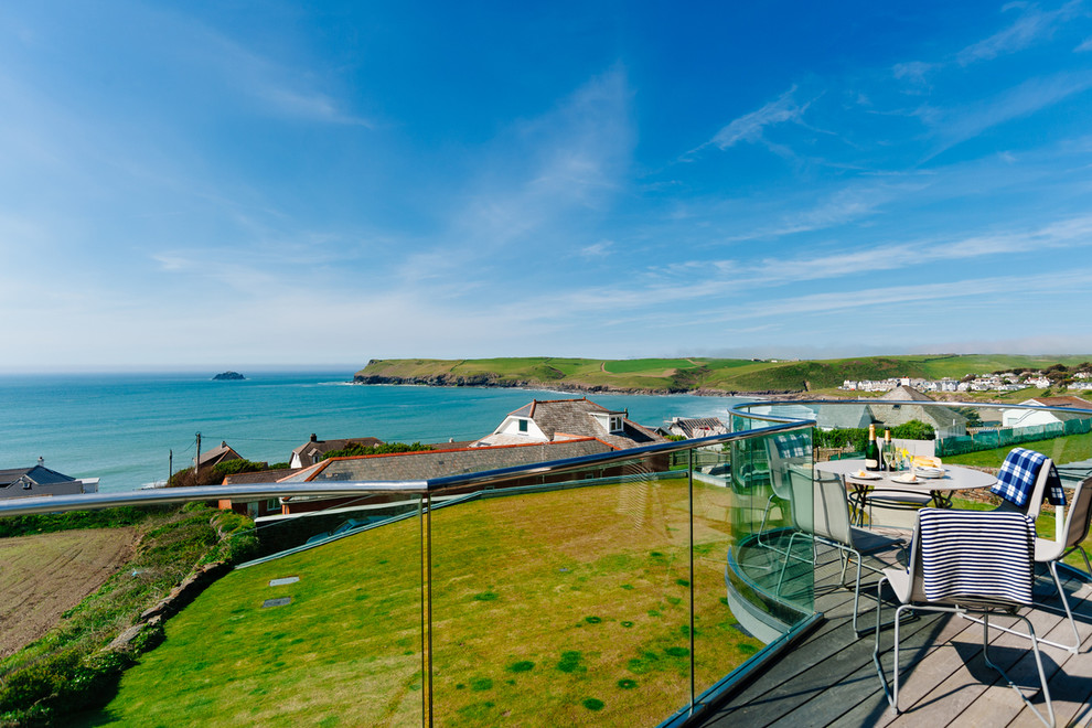 Photo of a contemporary balcony in Cornwall.