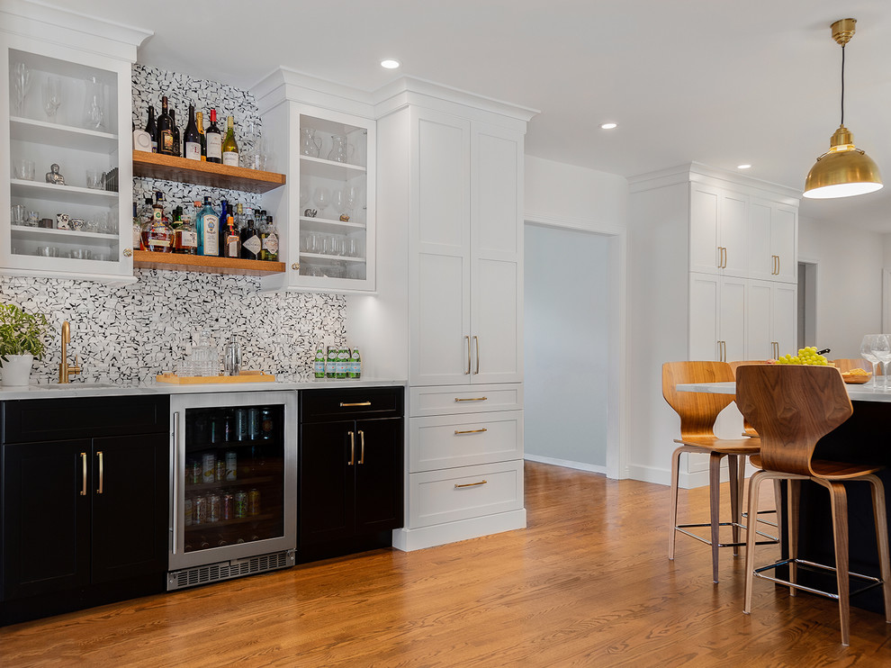 Example of a transitional l-shaped eat-in kitchen design with an undermount sink, quartzite countertops, stainless steel appliances and an island