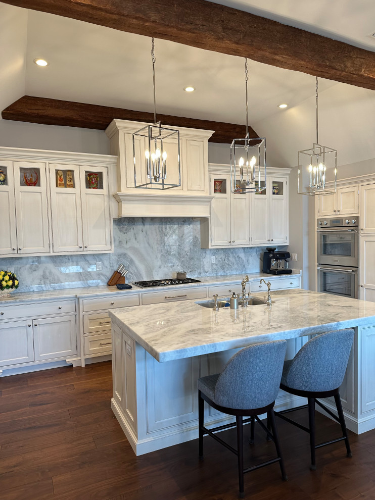 Kitchen - transitional kitchen idea in Cincinnati