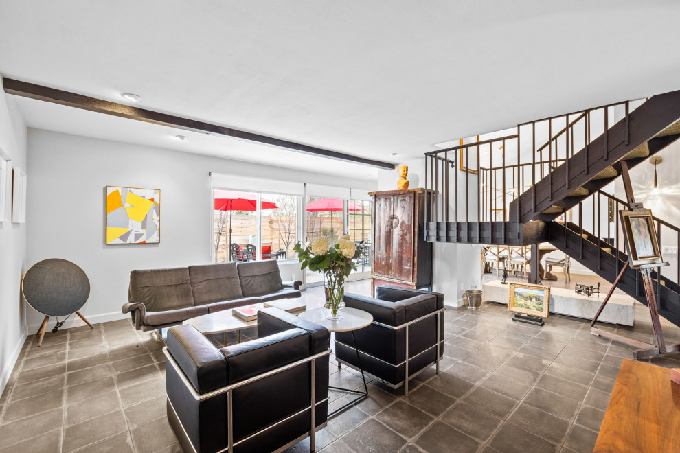 Example of a transitional home design design in Orange County