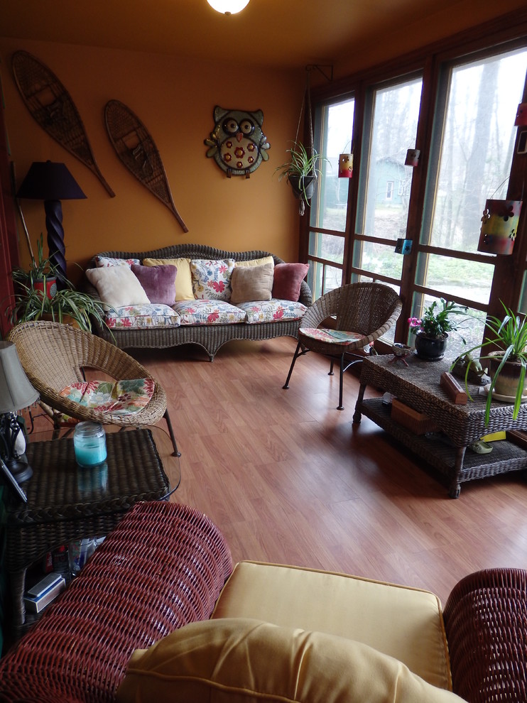 Small eclectic sunroom in Other with light hardwood floors, a standard ceiling and no fireplace.