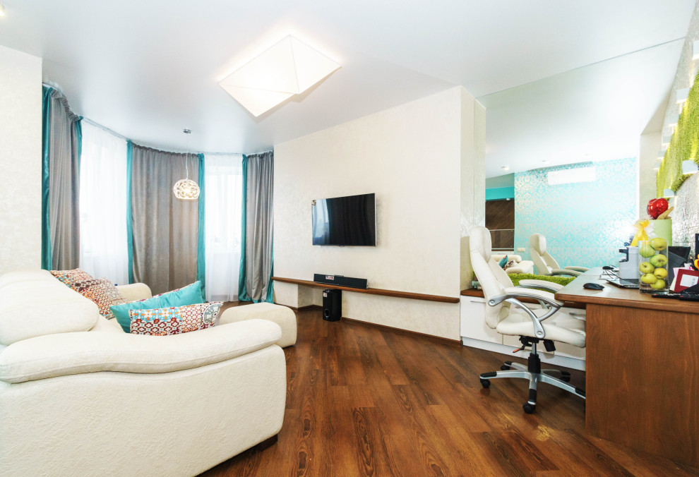 Яркая двушка с подвесной кроватью