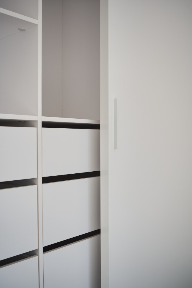 Белый шкаф-купе raumplus