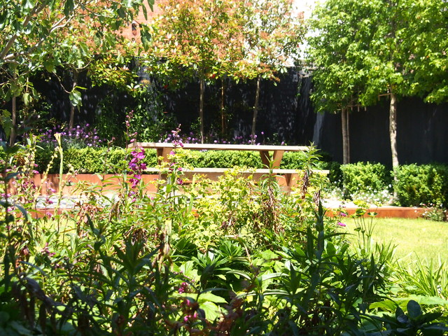 Muscle Hill garden contemporary-garden