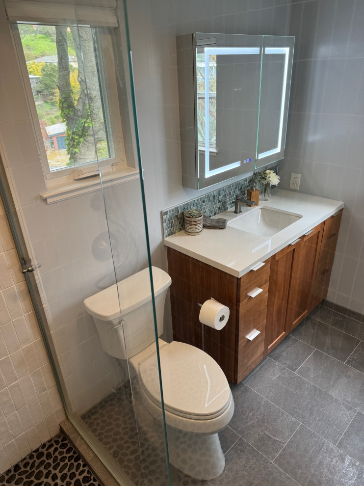 Stacked Tile Master Bathroom in El Cerrito