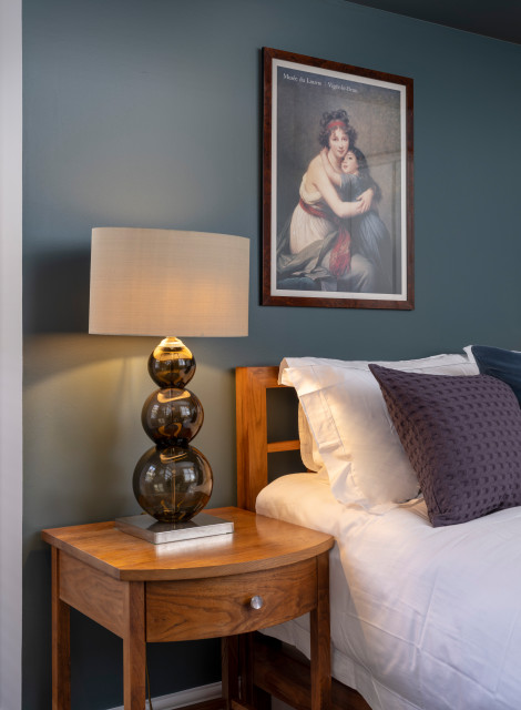 Surrey Apartment contemporary-bedroom