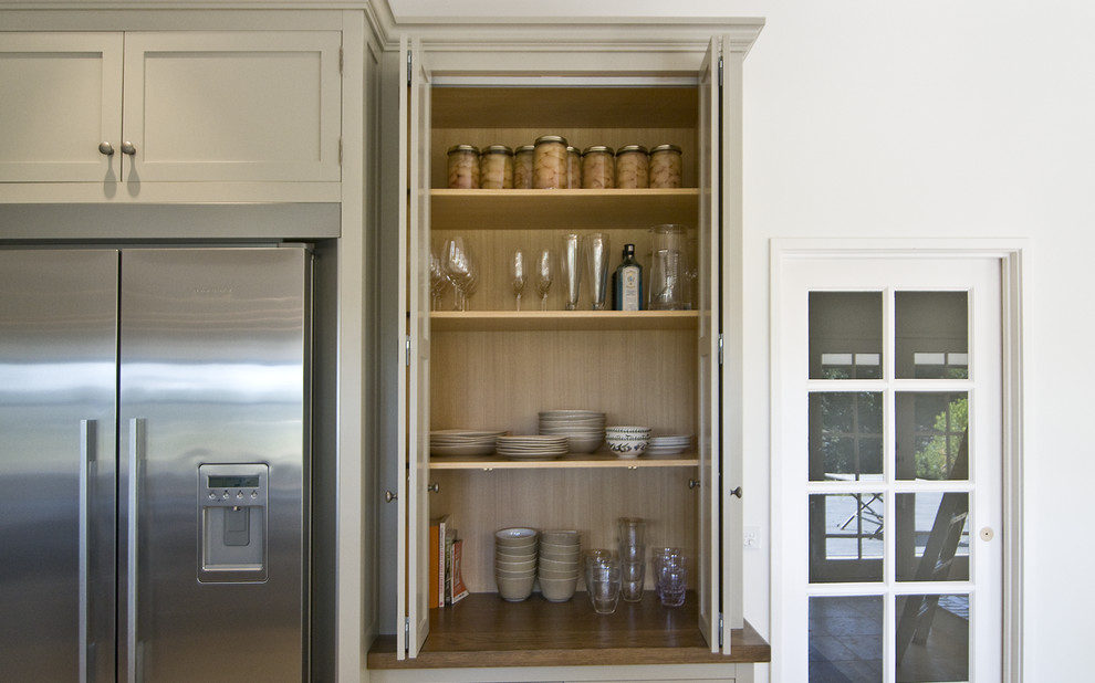 Inspiration for a traditional kitchen in Melbourne.