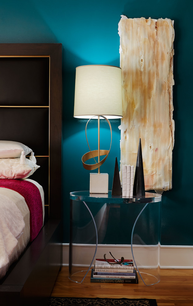 Inspiration for a mid-sized transitional master bedroom in Chicago with blue walls and light hardwood floors.