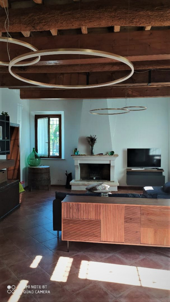 Interior design, illuminotecnica e arredo del living in una casa romagnola