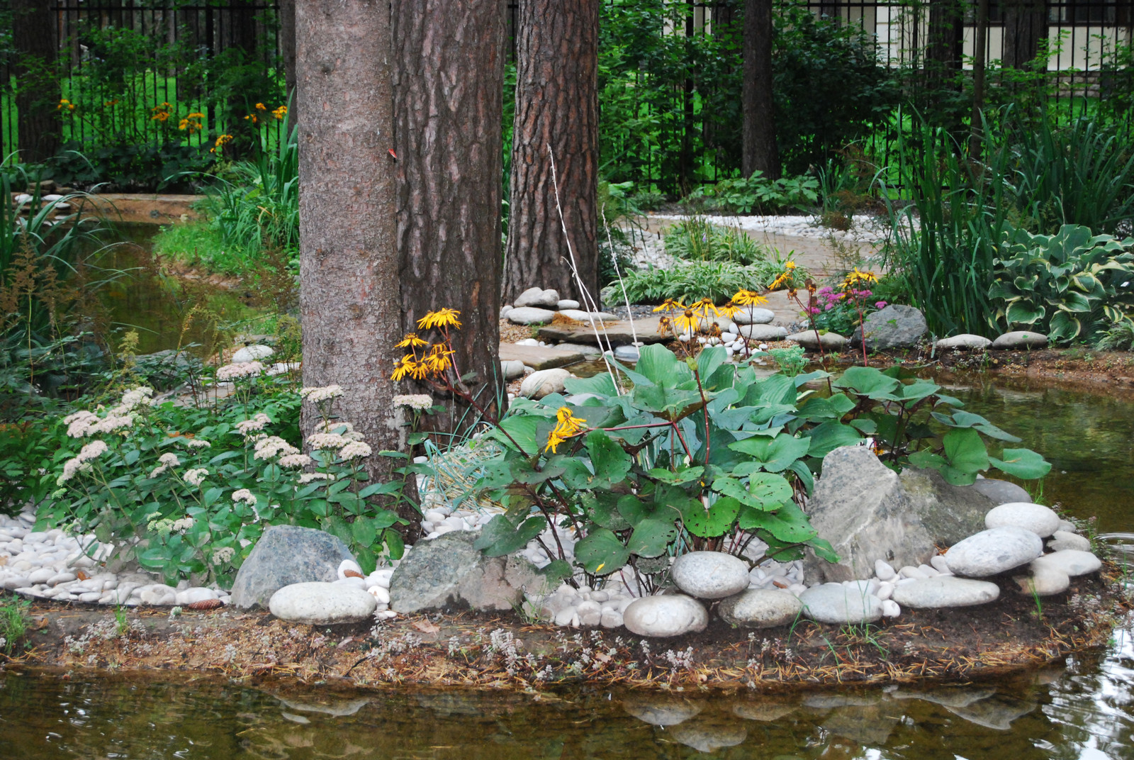 Участок с водоемом в КП "Сосновый бор"