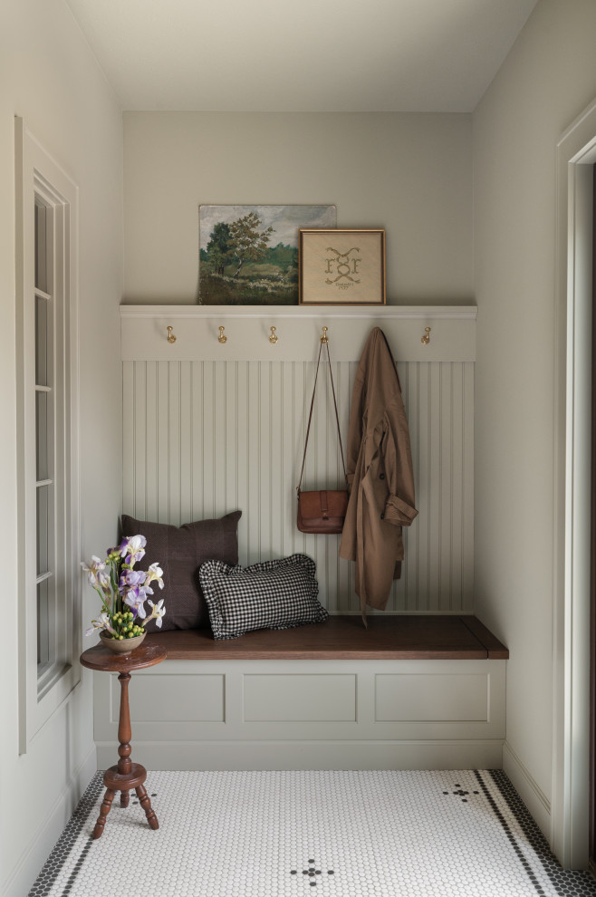 Entryway - traditional entryway idea