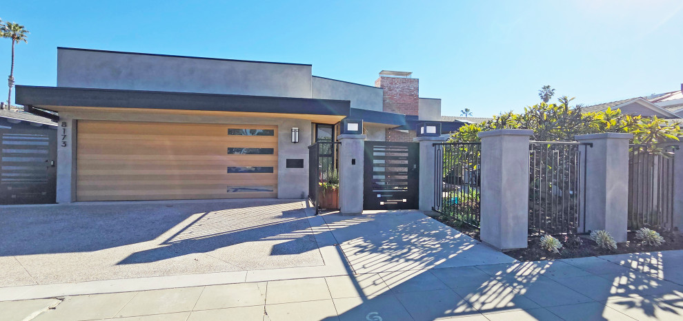 Mid-Century Modern House with Contemporary Art Collection