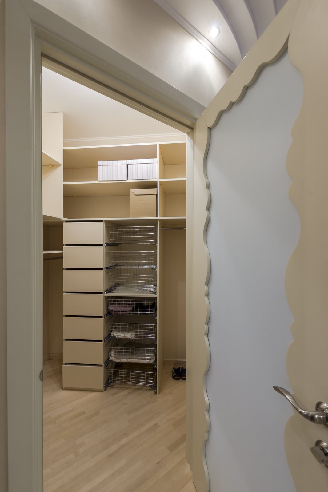 4-комнатная квартира в неоклассическом стиле. Дизайн и ремонт под ключ