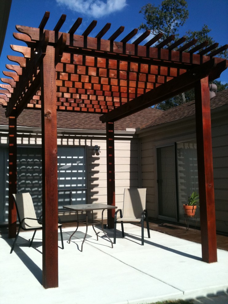 Deck - traditional deck idea in Houston