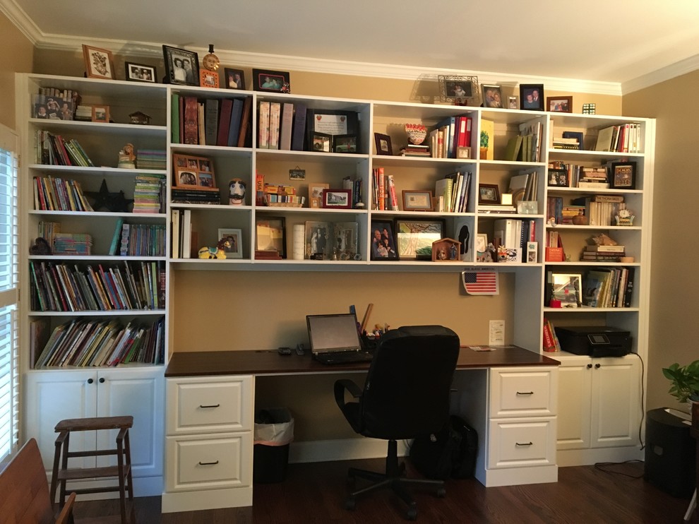 Transitional home design photo in Charlotte