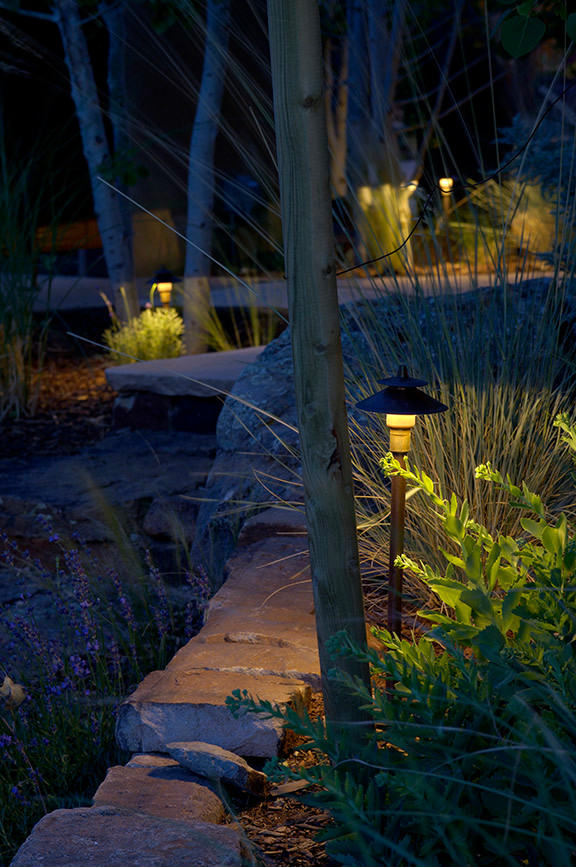Design ideas for a mid-sized drought-tolerant front yard stone landscaping.