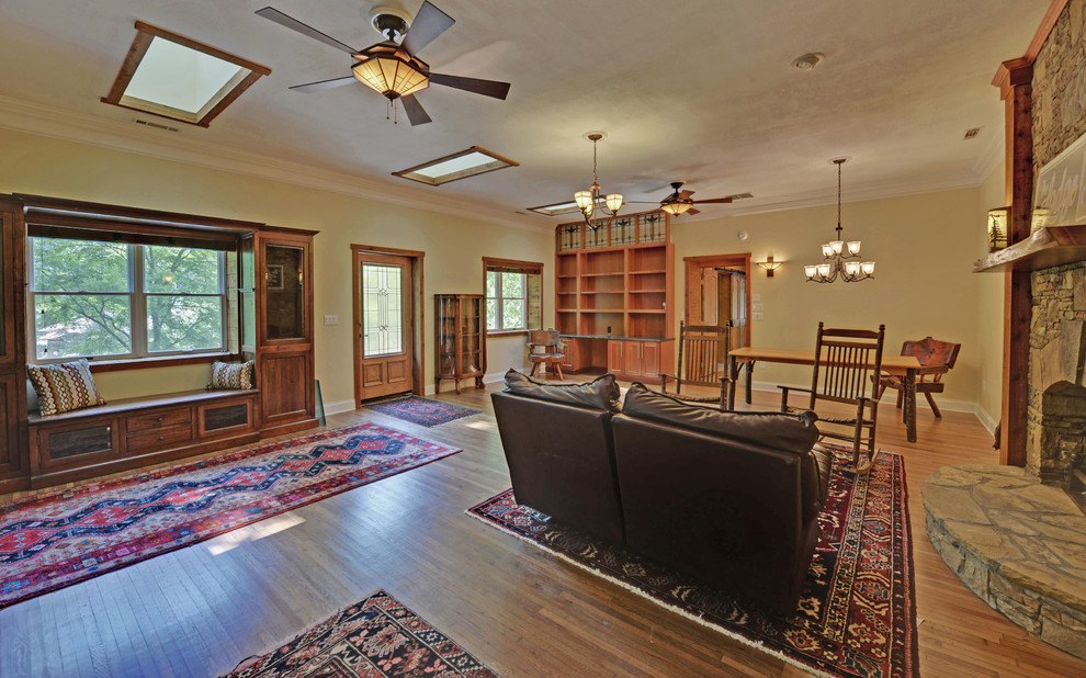Arts and crafts living room photo in Atlanta