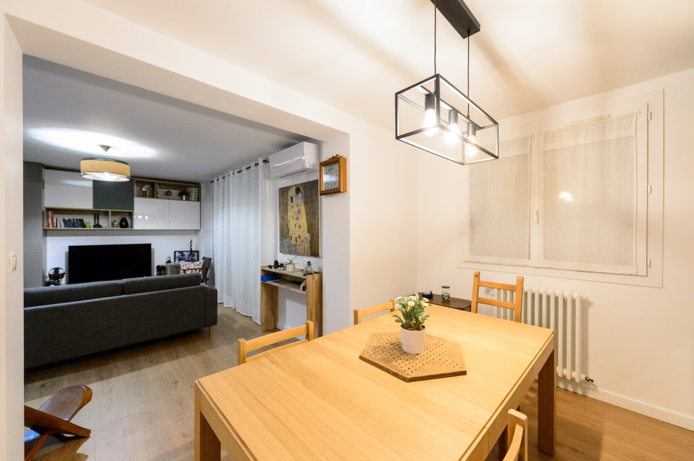 Exemple d'une salle à manger moderne de taille moyenne.