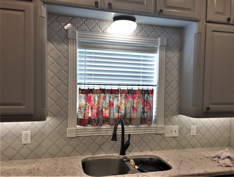Inspiration for a transitional eat-in kitchen remodel in Austin with gray backsplash and porcelain backsplash