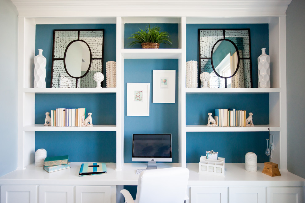 Photo of a transitional home office in Houston.