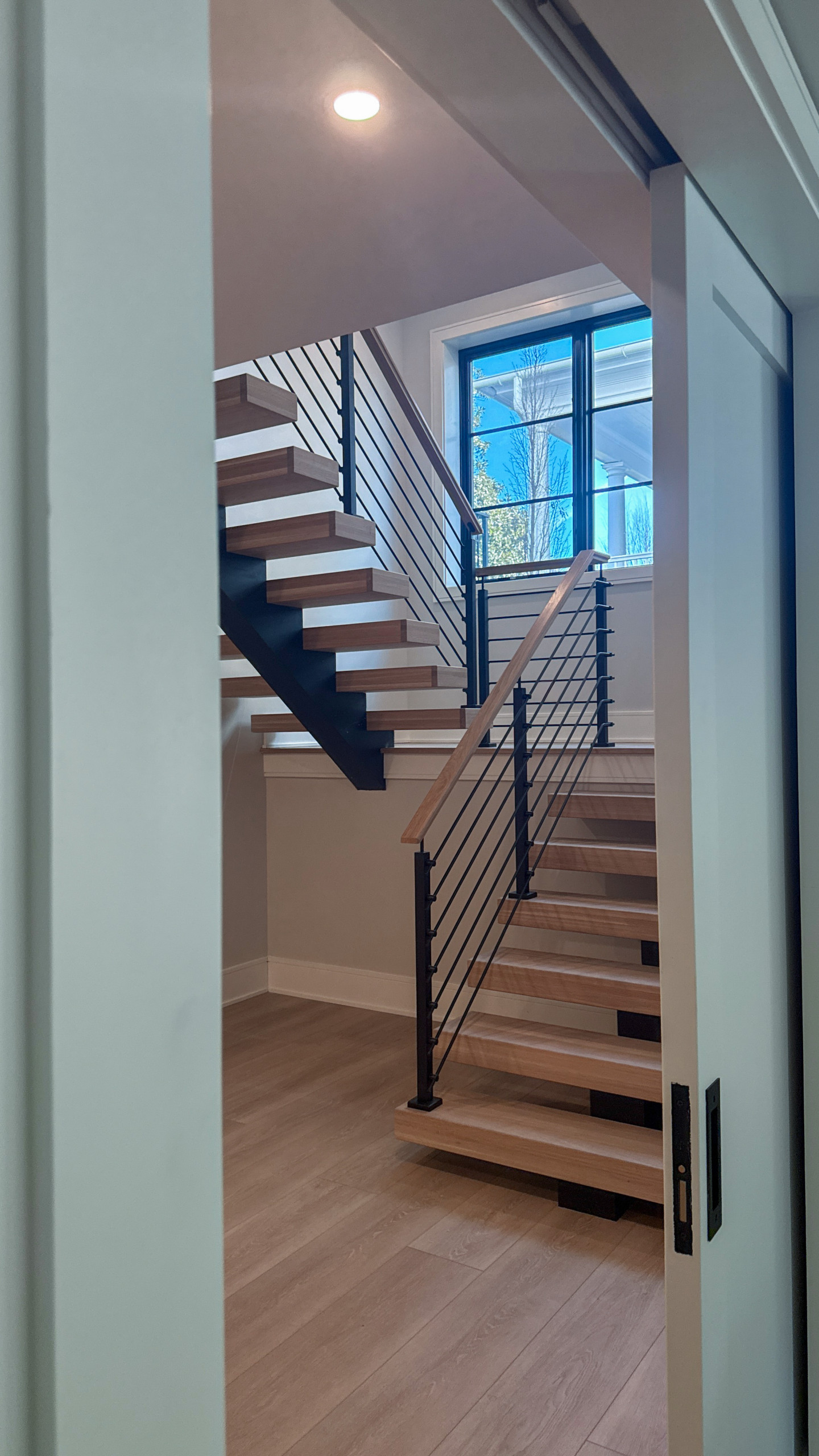 Project #147 | Modern Staircase with Seattle Style Stringer