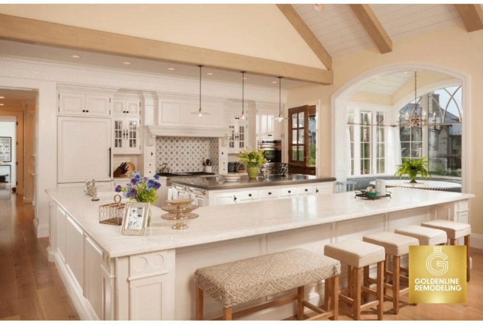 Inspiration for a transitional kitchen remodel in Los Angeles