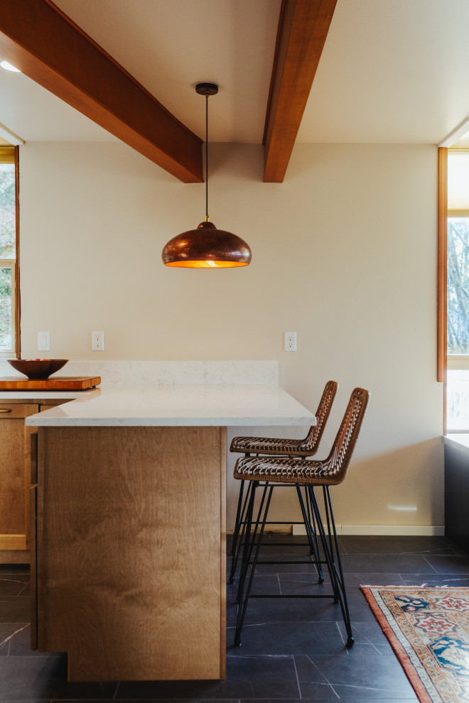 Mountain style home design photo in Seattle