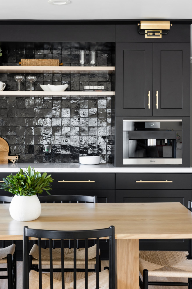 Transitional home design photo in Los Angeles