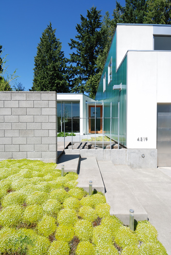 Design ideas for a contemporary full sun garden in Seattle.