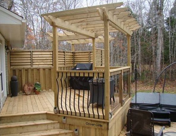 Inspiration for a small arts and crafts backyard deck in Toronto.