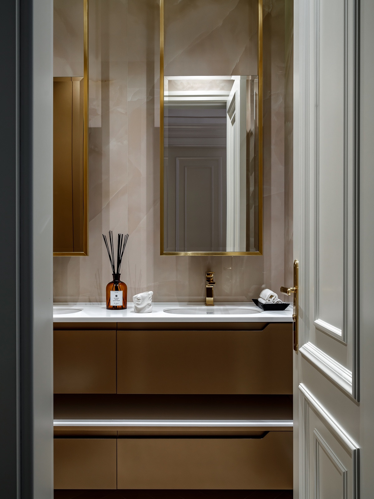 Люкс интерьер санузла в Квартире 160 кв. м. в стиле Неоклассика