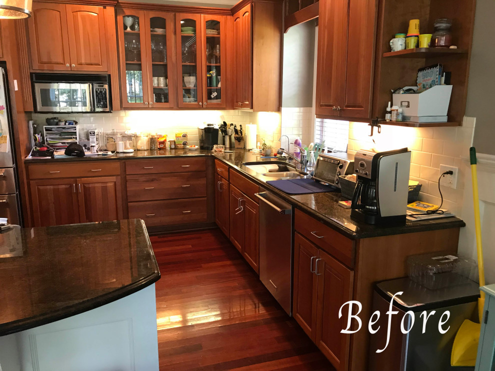 Example of a transitional kitchen design with an island
