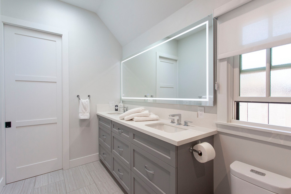 Photo of a contemporary bathroom in San Francisco with a curbless shower, white benchtops and a double vanity.