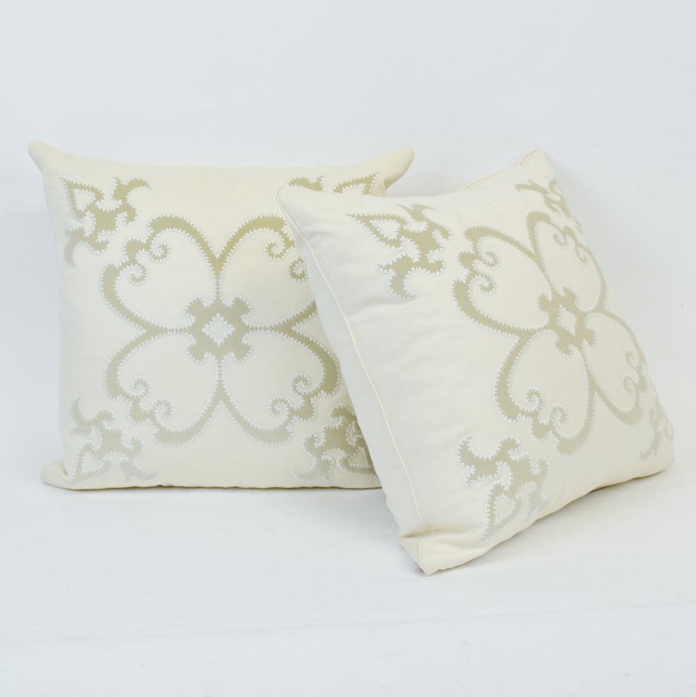 Pair of Holland & Sherry "Clover" Patterned Ivory & Cream Pillows (EMB1793)