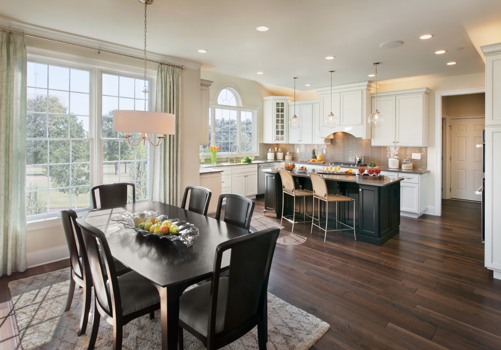 Inspiration for a transitional dining room remodel in Chicago