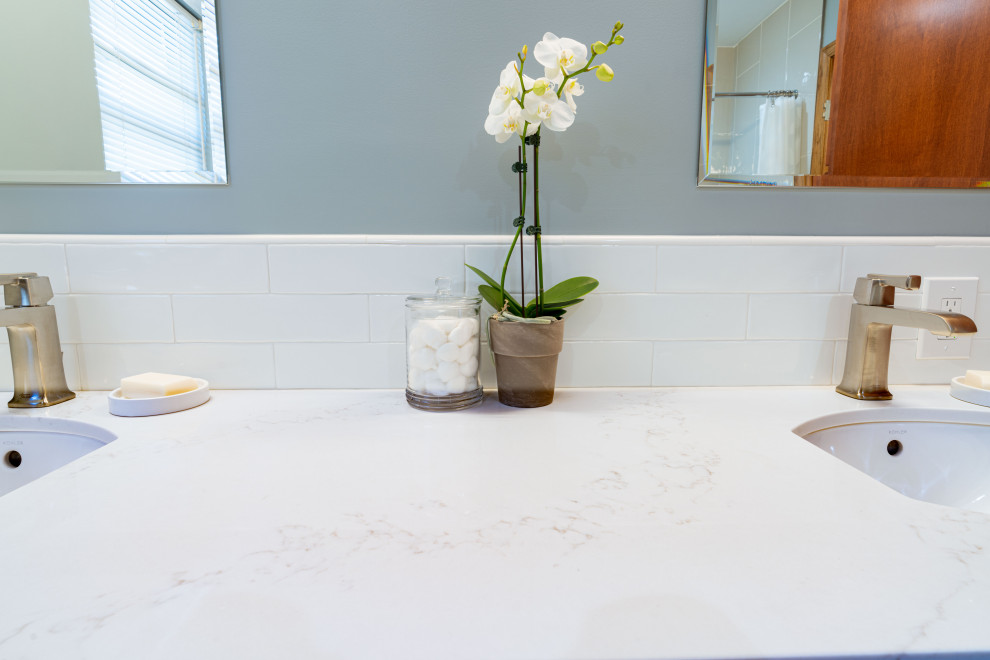 Calming Berkeley Hills Upstairs Bathroom