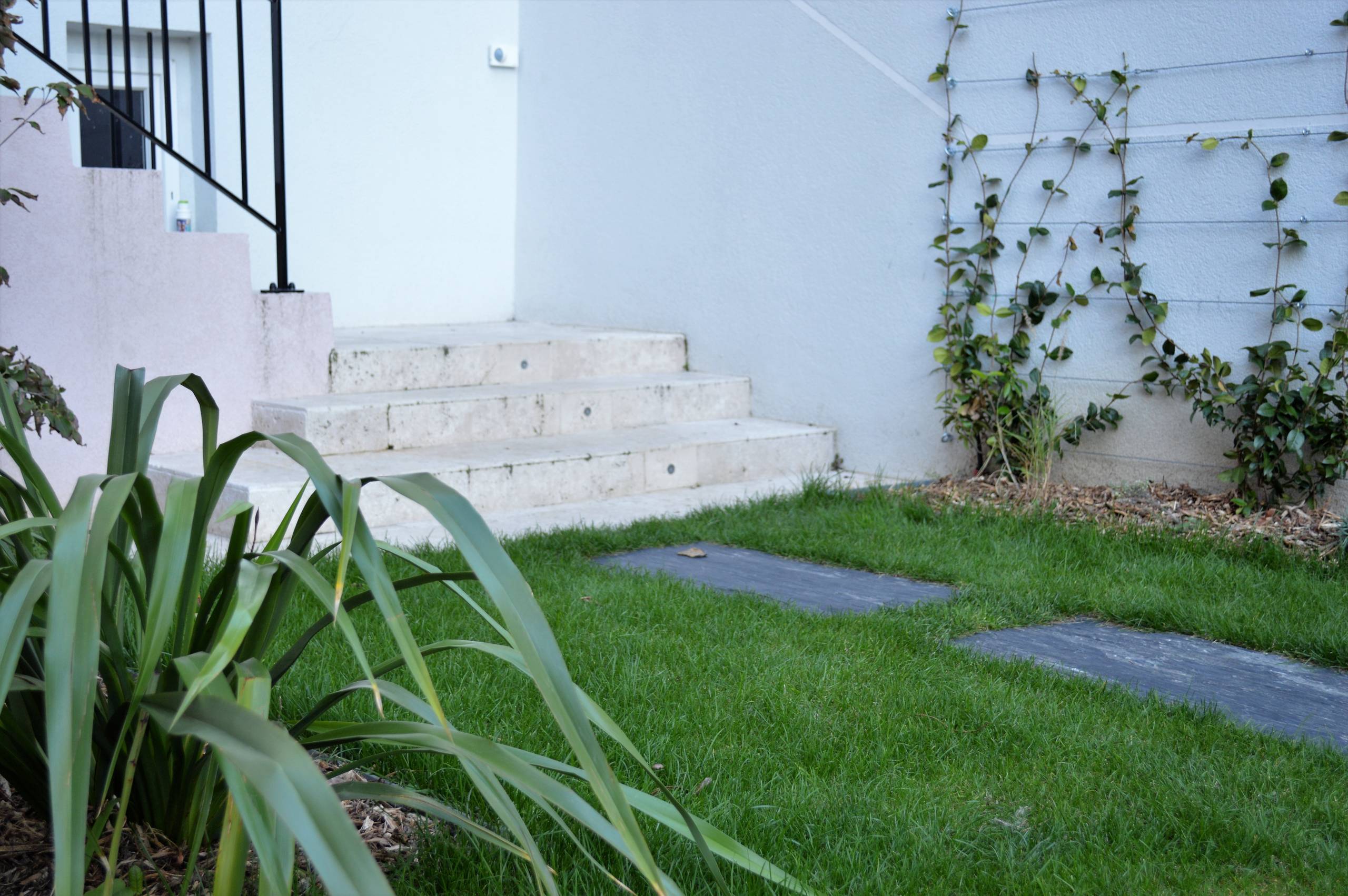 Utilisation de matériaux nobles en rappel du style de la maison
