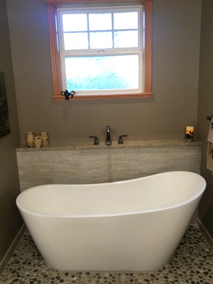 Example of a mountain style bathroom design in Seattle