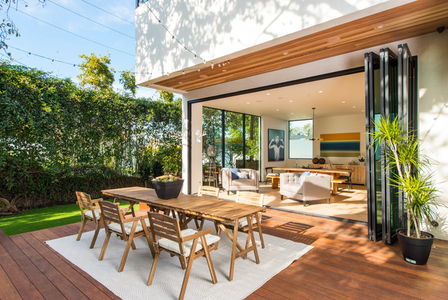 Charnock 1 contemporary-uteplats