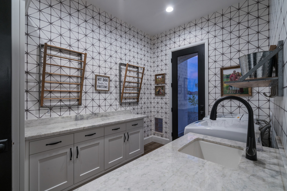 Home design - transitional home design idea in Phoenix