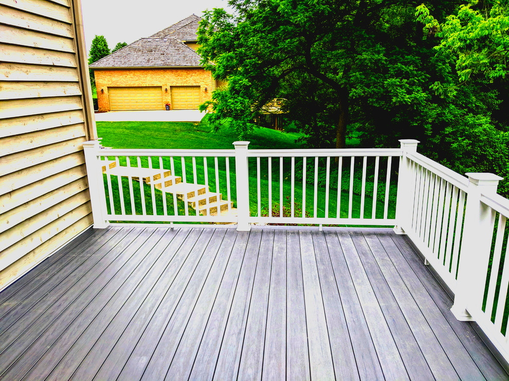 Example of an island style deck design in Chicago
