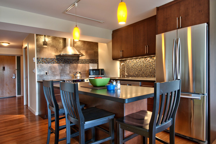 Transitional kitchen photo in Seattle