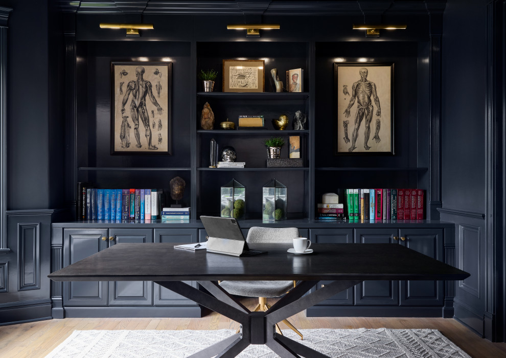 Home office - transitional home office idea in Chicago