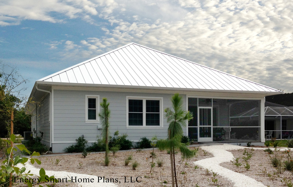 Design ideas for a mid-sized beach style one-storey grey exterior in Miami with mixed siding.