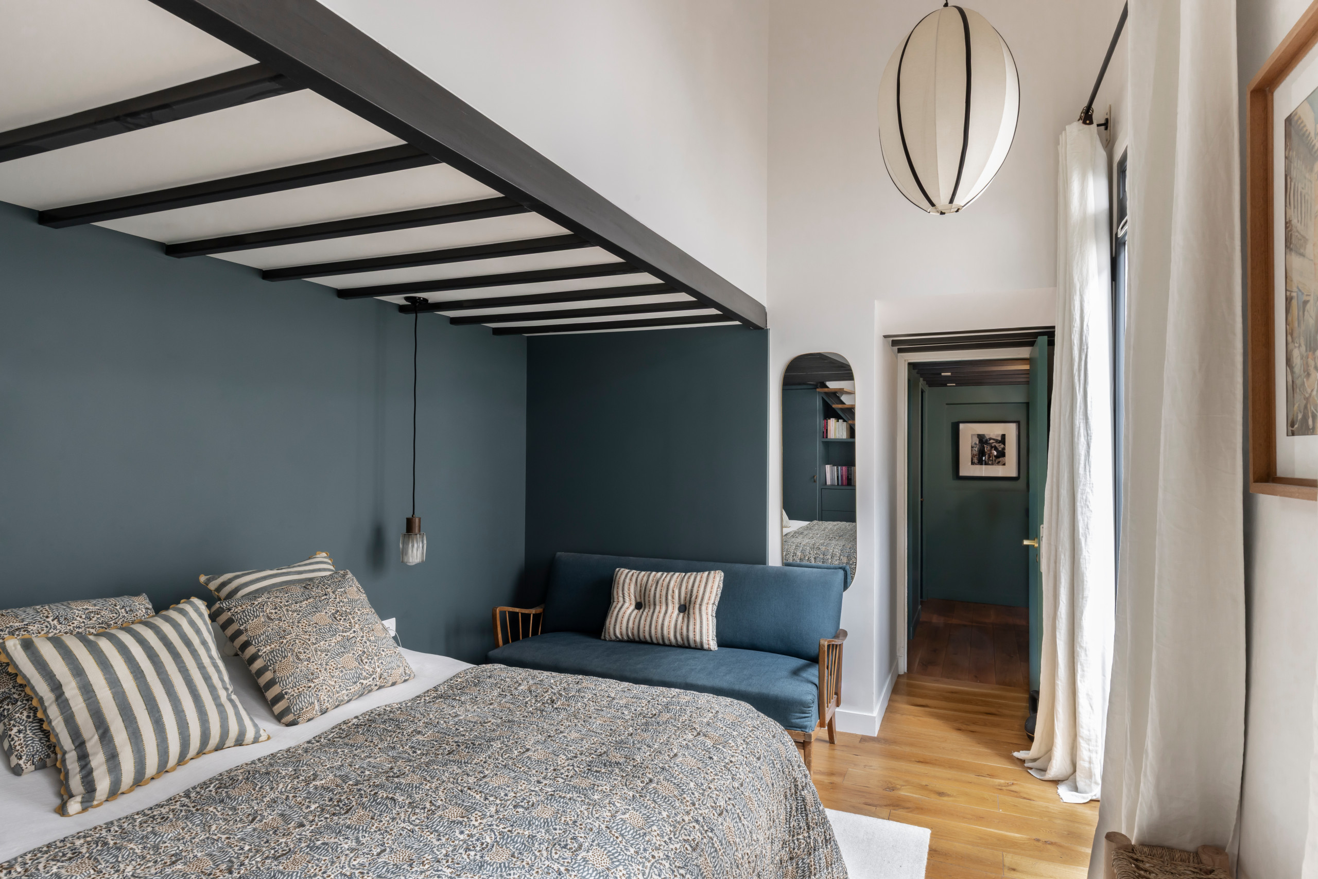 Réinvention d’un loft familial atypique de 130 m² à Paris 10e