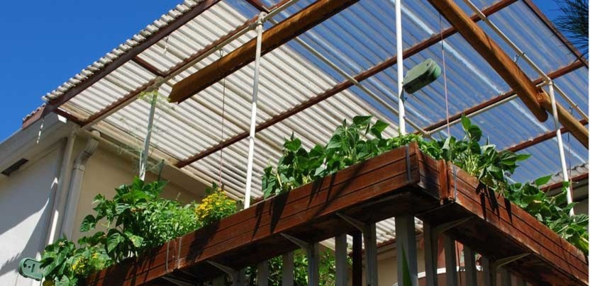 Example of an eclectic deck design in San Francisco