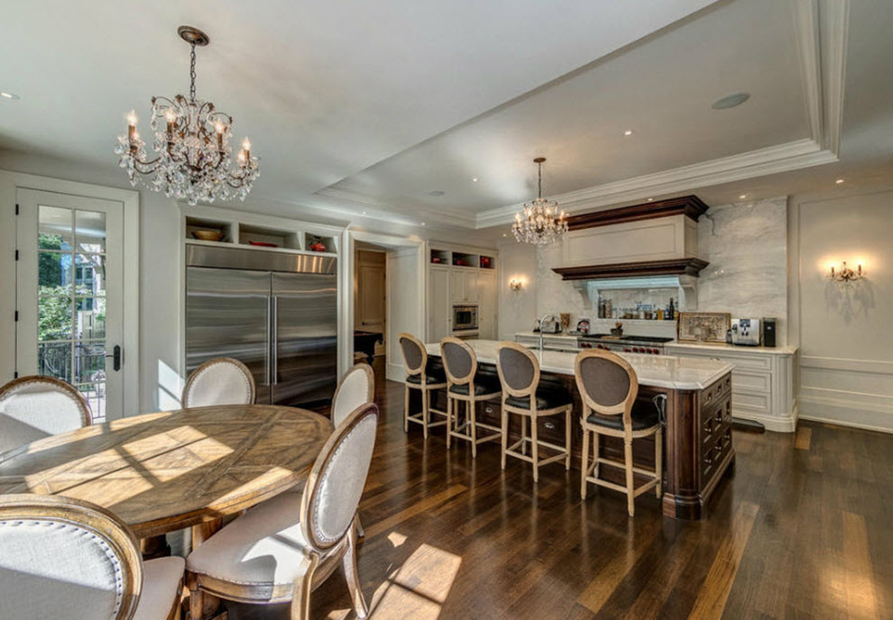 Example of a transitional kitchen design in Toronto